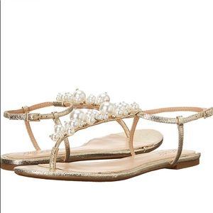 Jewel Badgley Mischka Women's Larissa Flat Sandal-8.5
